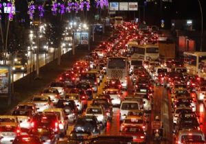 METRO GÖÇÜĞÜ BEŞKENT TRAFİĞİNİ KİLİTLEDİ